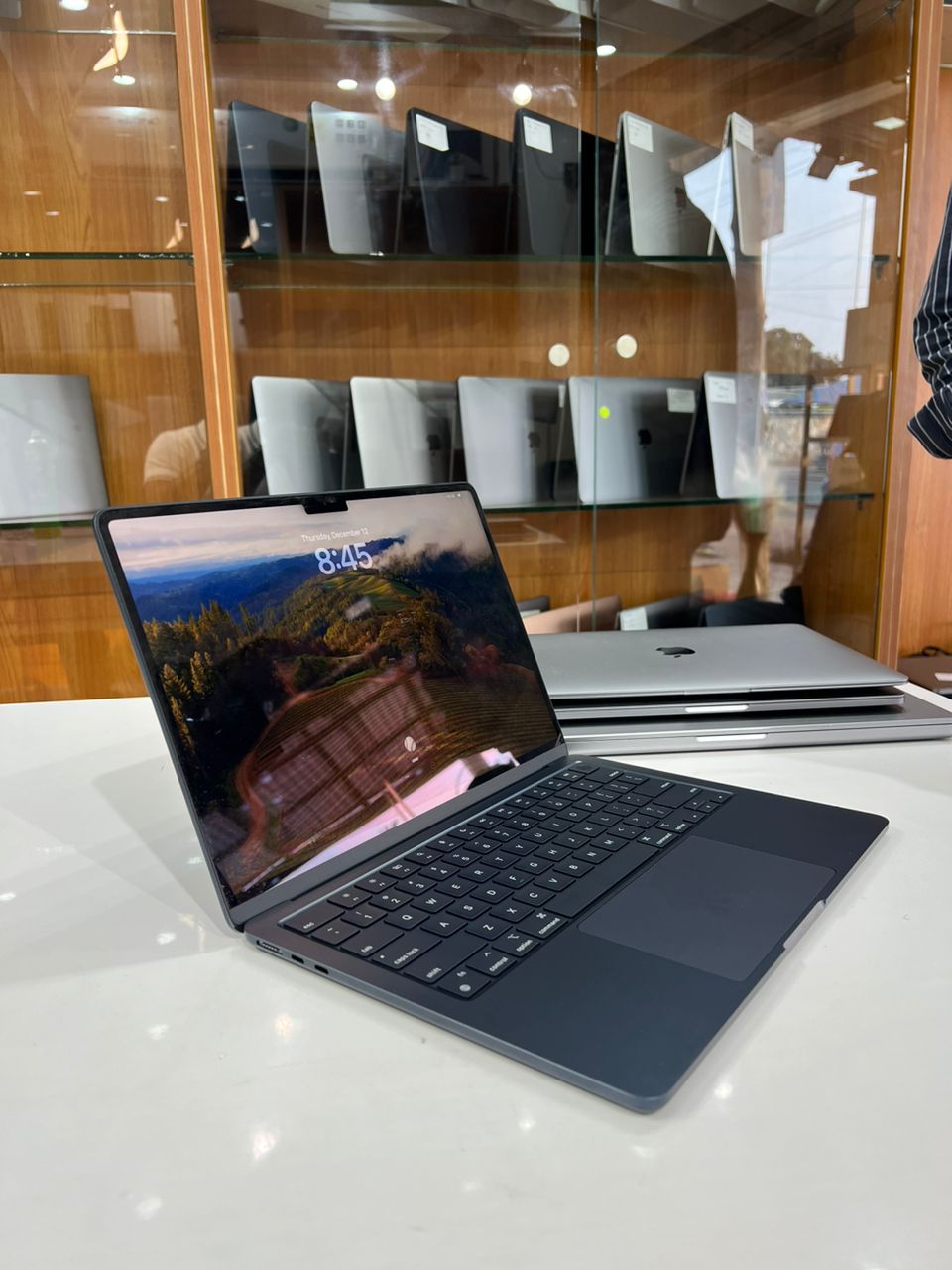 2022 MacBook Air – Apple M2 Chip | 8GB RAM | 256GB SSD (Cycle Count: 4)