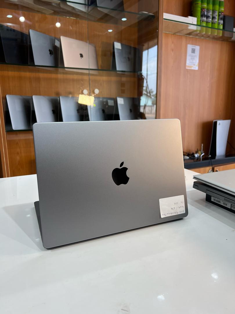 2023 MacBook Pro – Apple M2 Pro | 32GB RAM | 512GB SSD | 14" Liquid Retina