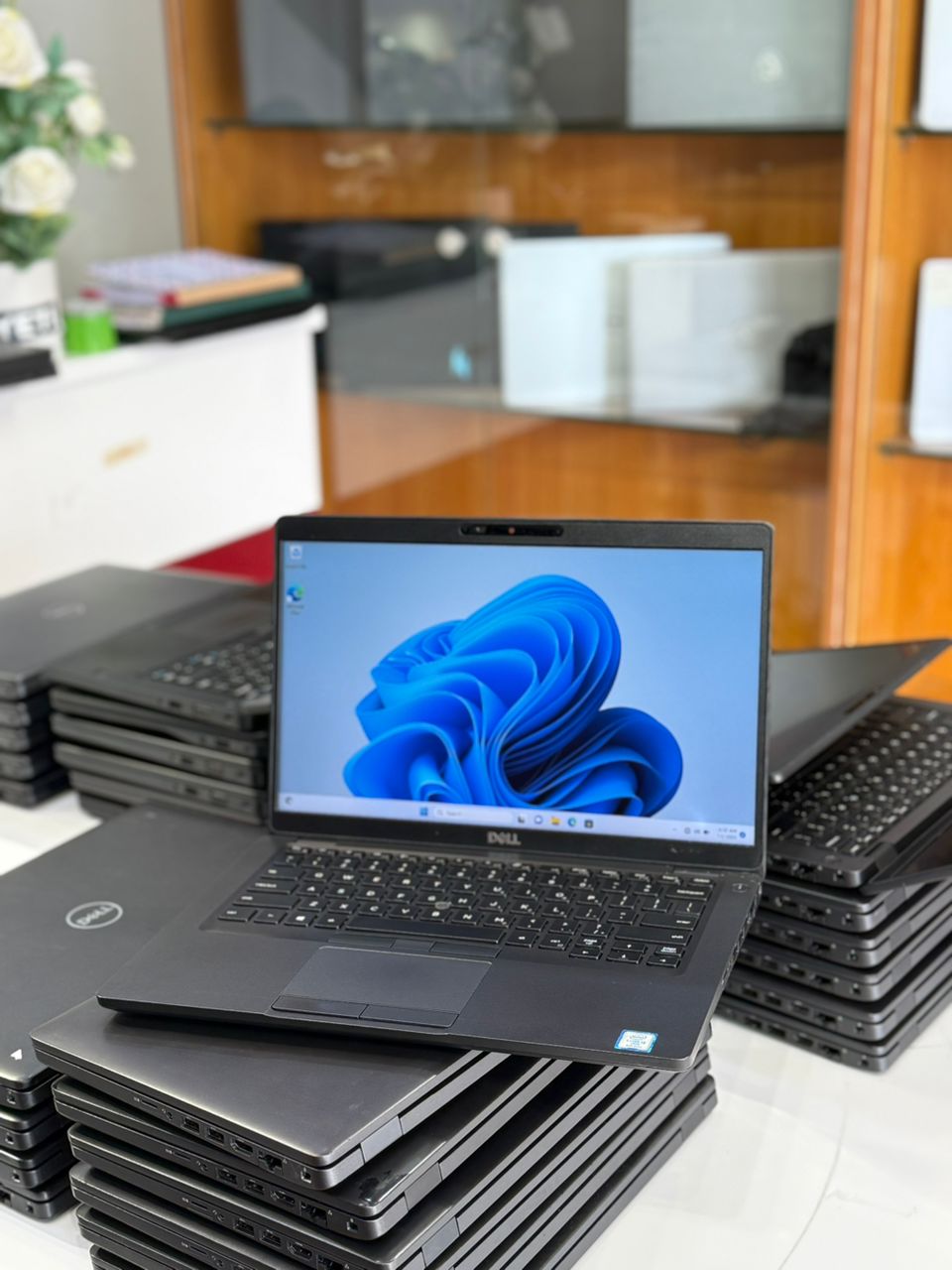 Dell Latitude 5490 / 5400 / 4500 – Intel® Core™ i5 (8th Gen, vPro) | 16GB RAM | 256GB SSD | 13.3" FHD Display