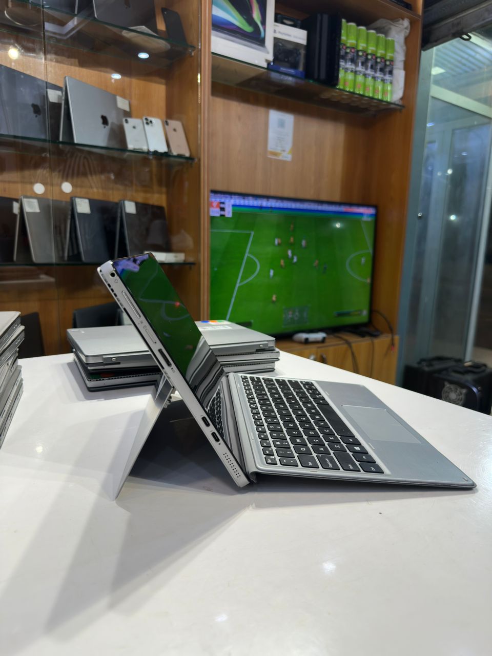 DELL LATITUDE 7200 2-IN-1  / Touchscreen / Detachable Keyboard / 16 GB RAM / 256 SSD