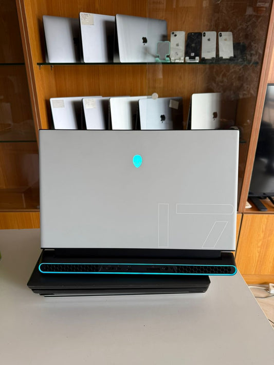 ALIENWARE M17 R4 – 10th Gen Intel® Core™ i7 | RTX 3060 SUPER | 1TB SSD | 16GB RAM | 360Hz FHD Display