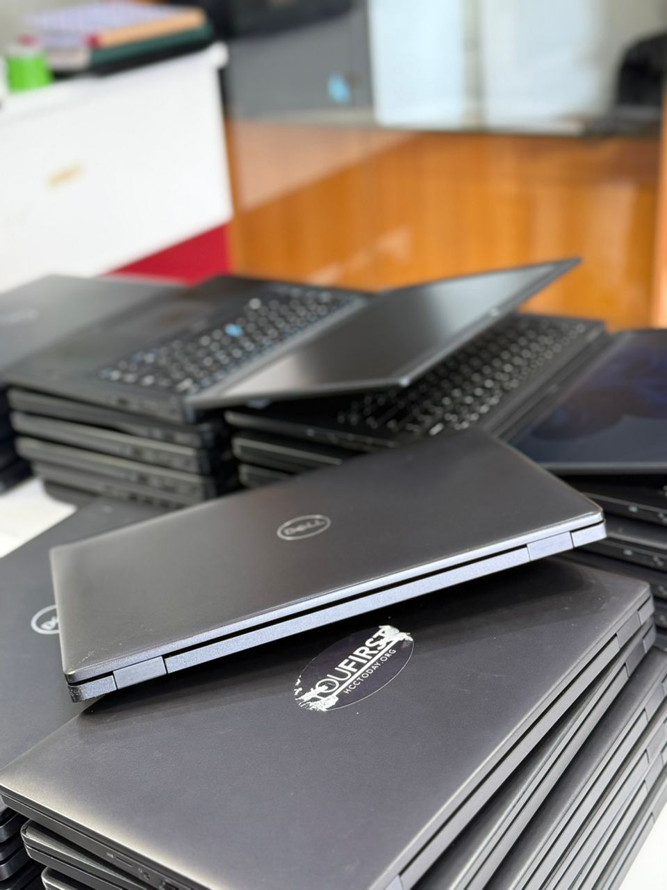 Dell Latitude 5490 / 5400 / 4500 – Intel® Core™ i5 (8th Gen, vPro) | 16GB RAM | 256GB SSD | 13.3" FHD Display
