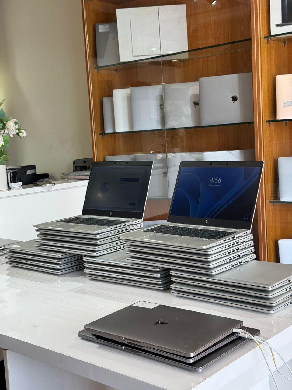 HP EliteBook 745 G6 – AMD Ryzen 5 | 16GB RAM | 256GB SSD | 2GB Radeon Vega 10 | Touchscreen | Windows 11 Pro